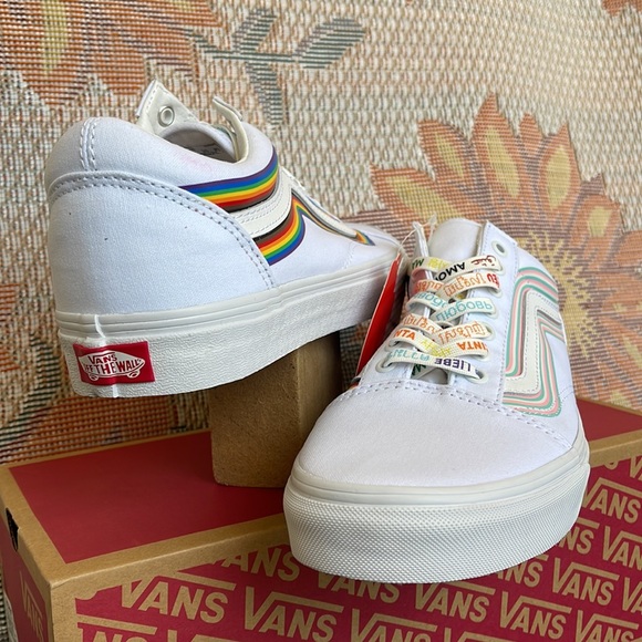 Vans Men’s Old Skool
(Pride) White/True White
VNOA5KRFB5U
Sneakers - athletic - Picture 10 of 16